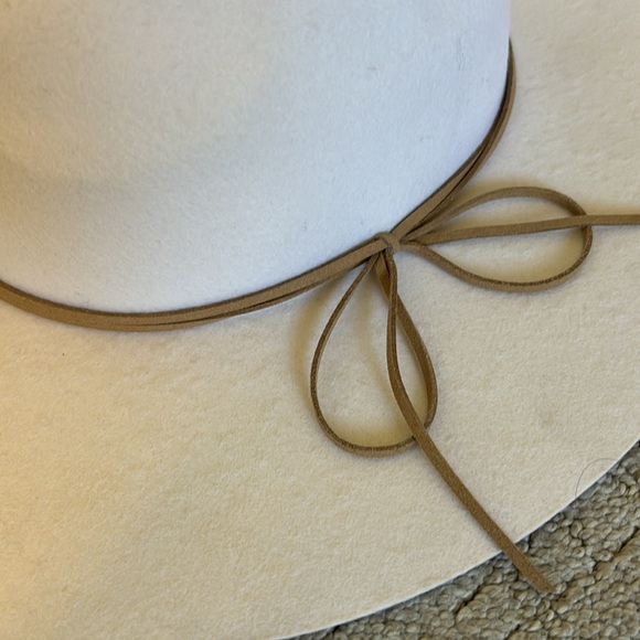 Aritzia Auxiliary Hat Size Small/Medium - Picture 2 of 4